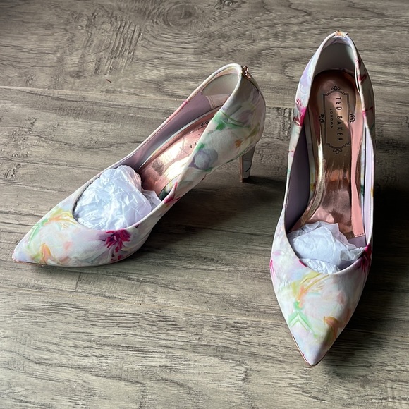 Ted Baker Floral Fabric Heels, Size 39, HP! - Picture 4 of 7